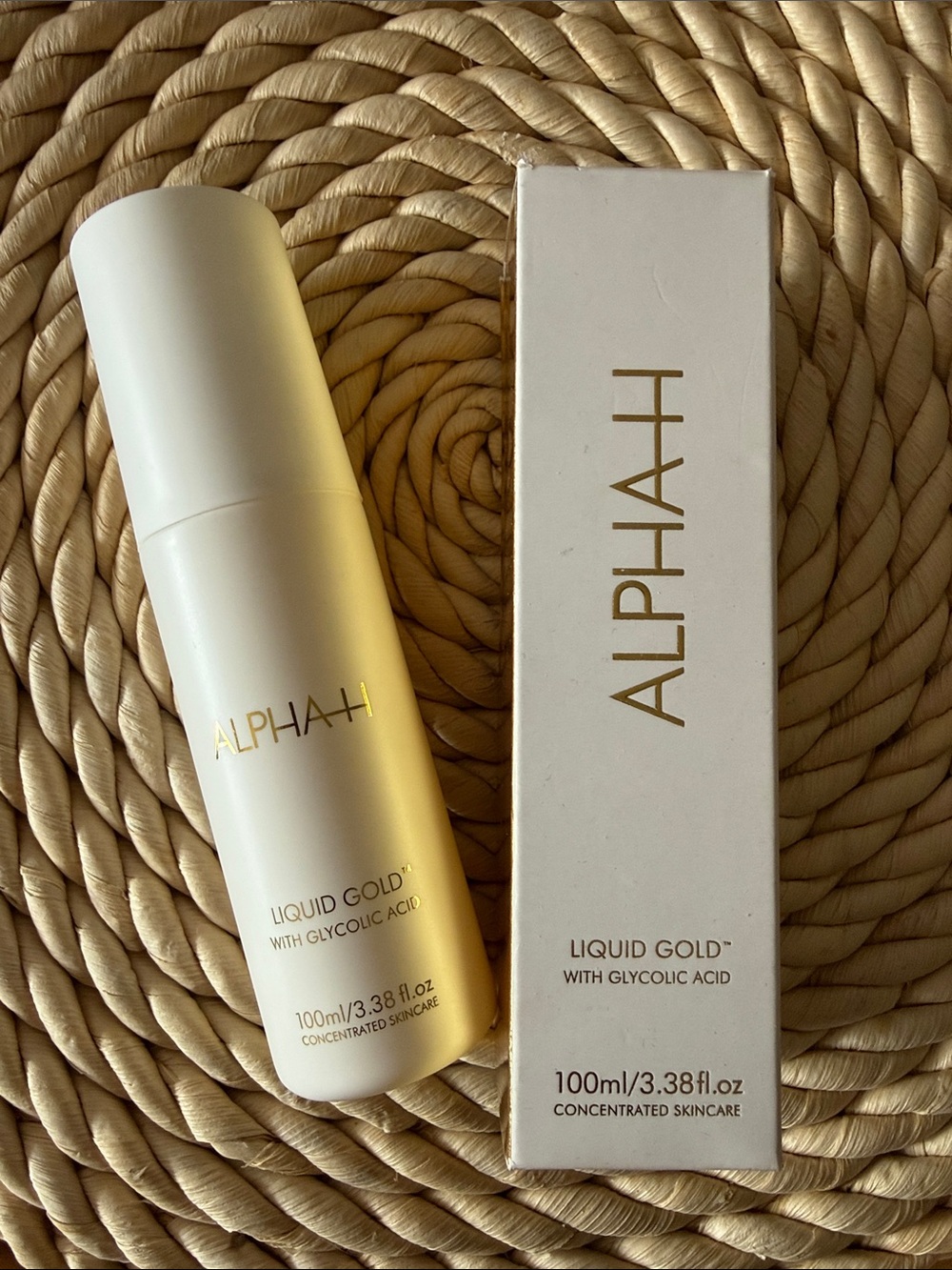 Alpha-H Liquid Gold Glycolic Acid Serum - White & Gold
